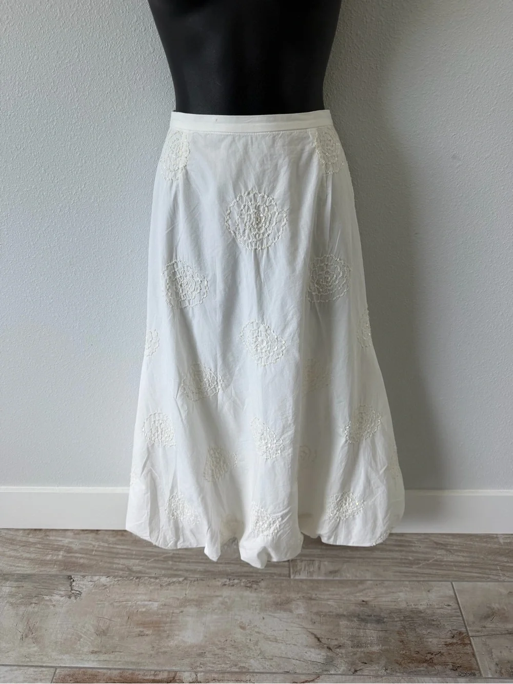 Classic White Embroidered Maxi Skirt - Women's Elegant Summer Skirt